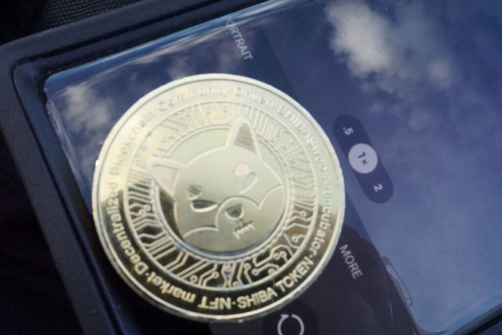 Shiba Inu ($SHIB) token on Samsung Galaxy Android Smartphone Ⓒ 2023 – Crypto Coin Opps